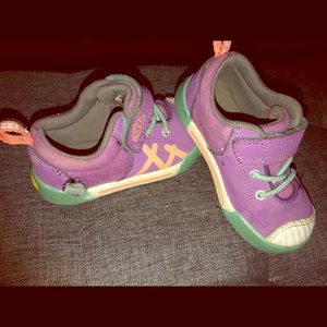 KEEN size 7 toddler sneakers